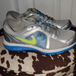 Nike Dual Fushion Sneakers